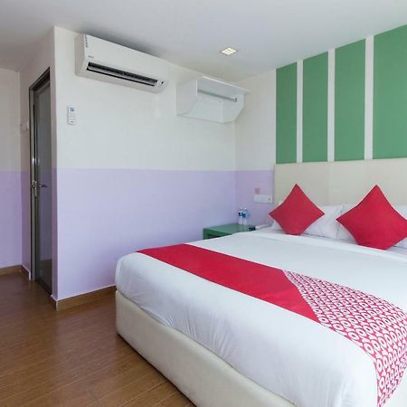 Oyo 419 City Boutique Hotel Банги Экстерьер фото