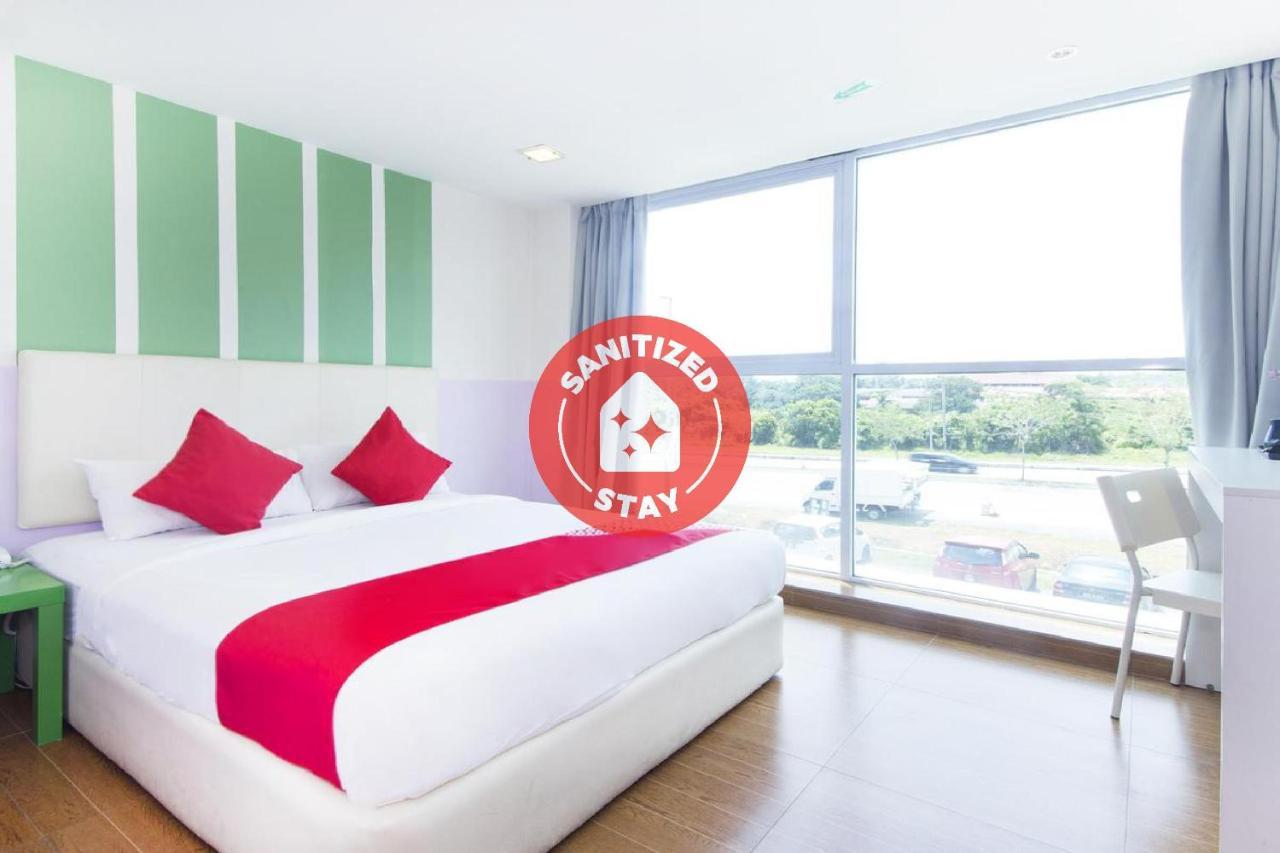 Oyo 419 City Boutique Hotel Банги Экстерьер фото