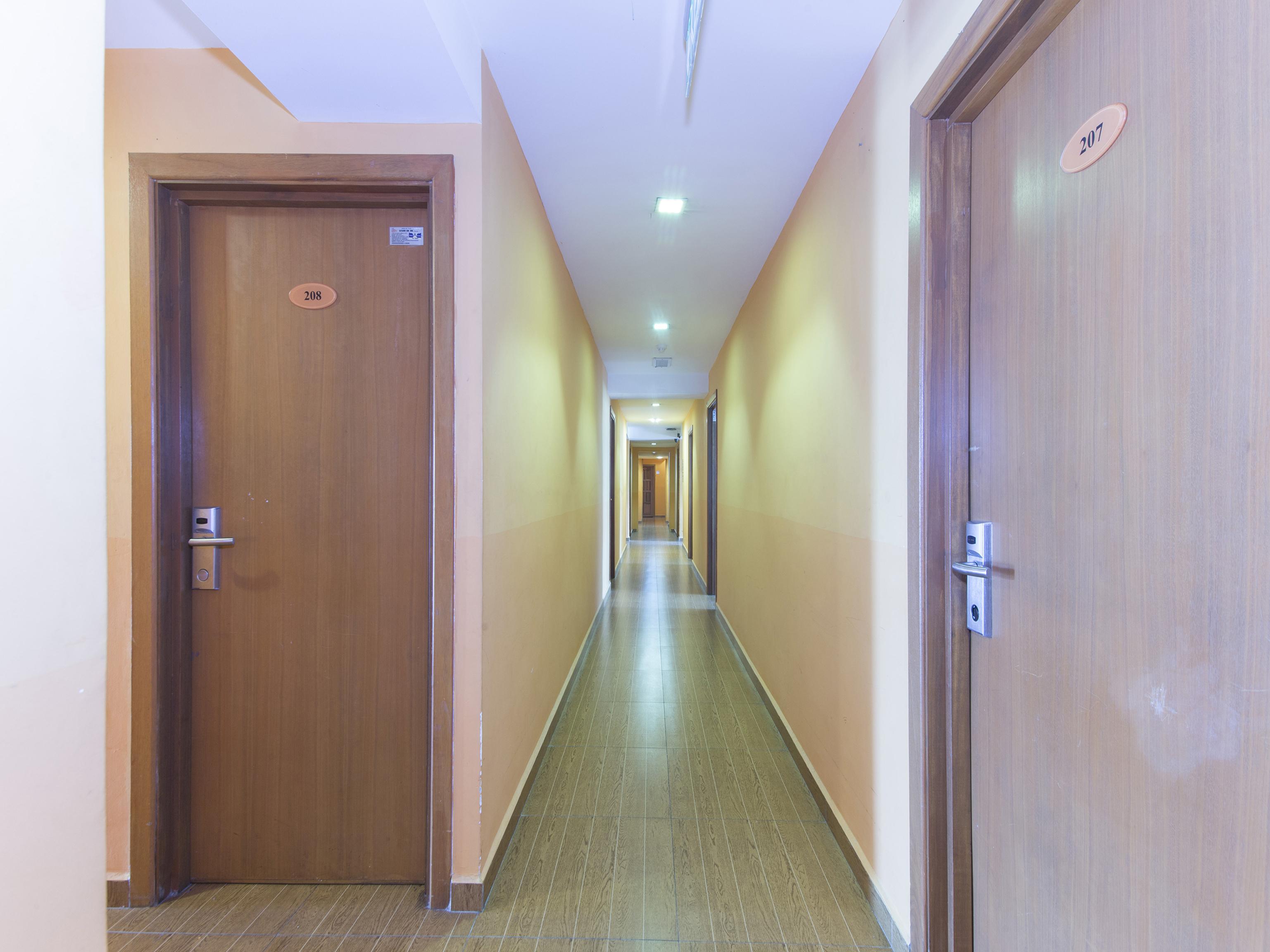 Oyo 419 City Boutique Hotel Банги Экстерьер фото