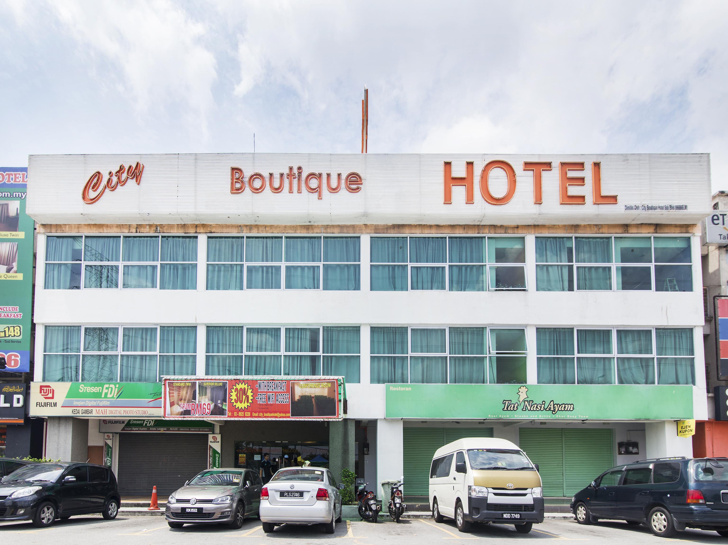 Oyo 419 City Boutique Hotel Банги Экстерьер фото