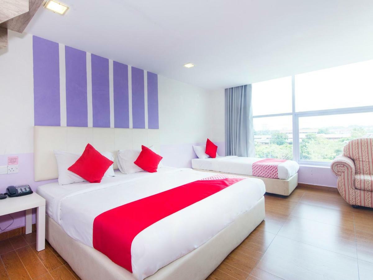 Oyo 419 City Boutique Hotel Банги Экстерьер фото