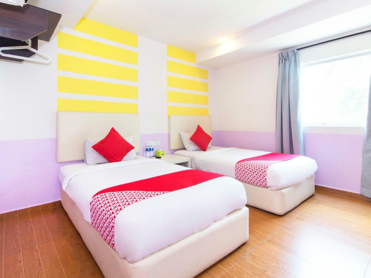 Oyo 419 City Boutique Hotel Банги Экстерьер фото