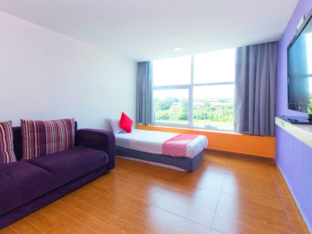 Oyo 419 City Boutique Hotel Банги Экстерьер фото