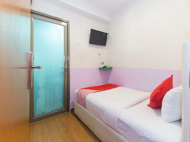 Oyo 419 City Boutique Hotel Банги Экстерьер фото