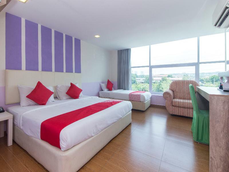 Oyo 419 City Boutique Hotel Банги Экстерьер фото